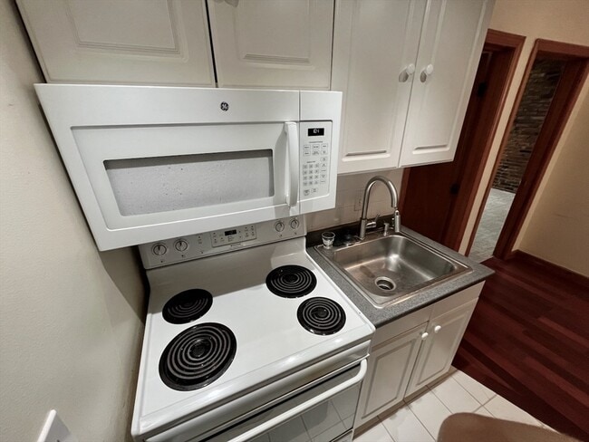 Building Photo - 88 E Brookline St