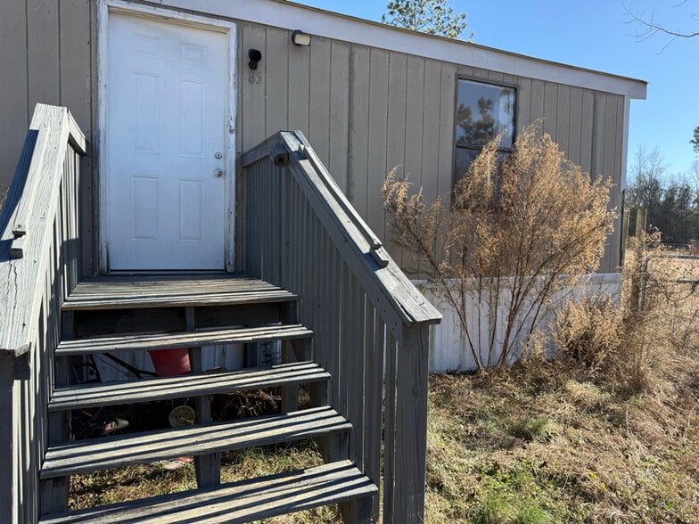 Building Photo - 85 Buttercup Dr