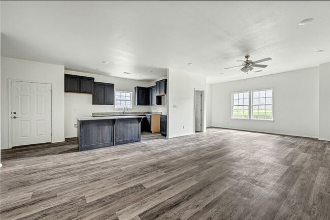 Building Photo - 1023 S Benchmark Ln