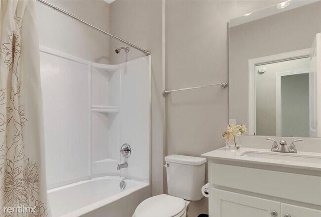 Building Photo - 3 br, 2.5 bath Townhome - 244 Lake Lily Dr