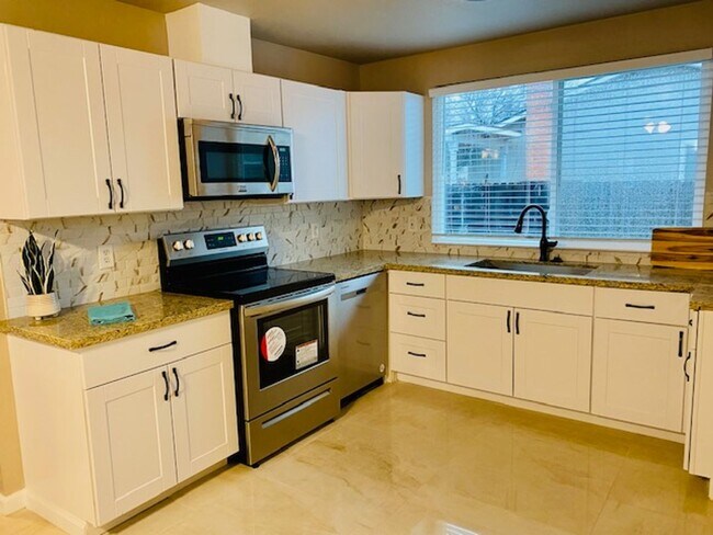 Building Photo - $2,295 Shaw & Fowler, 4 Bedroom Home - Ral...