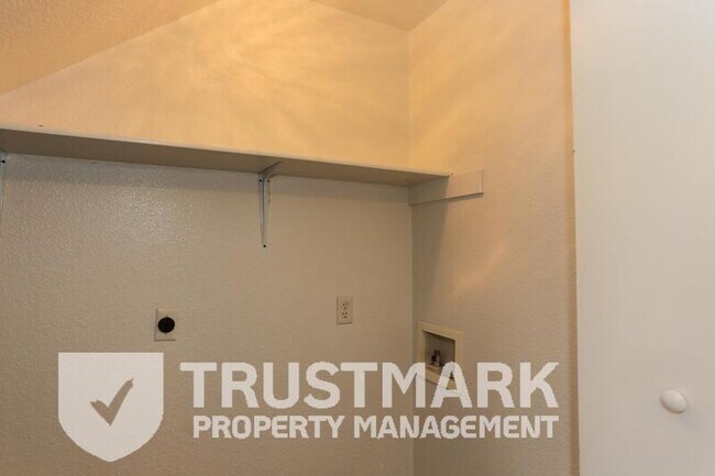 Building Photo - 4403 B Abigail