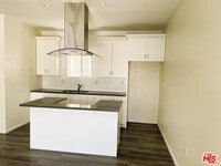 Building Photo - 1106 W 91st St