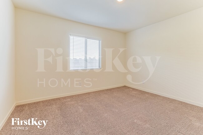 Building Photo - 1024 W 20th St