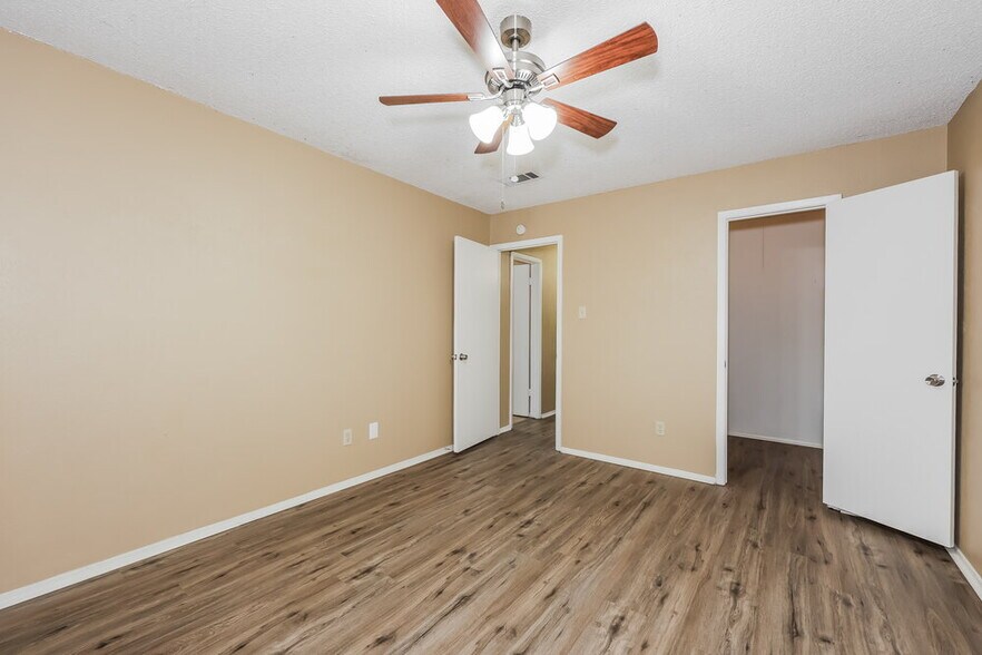 Building Photo - 6109 Springwood Dr
