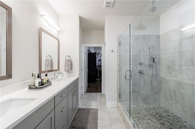 Building Photo - 4337 Parkside Pl