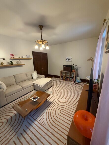 Building Photo - 261 Averill Ave