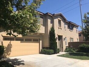 Building Photo - Beautiful Eastvale Newer Home