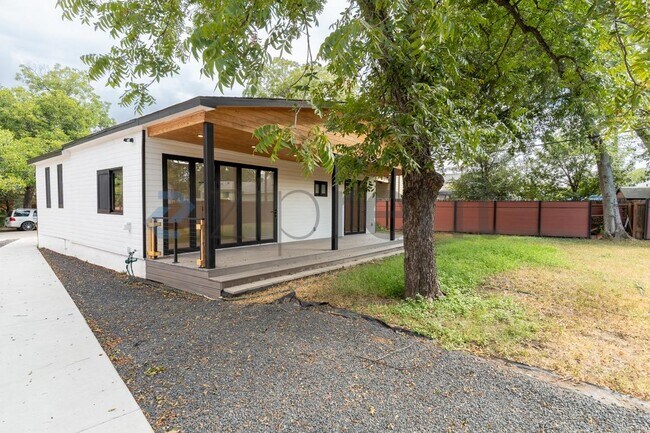 Building Photo - Unit