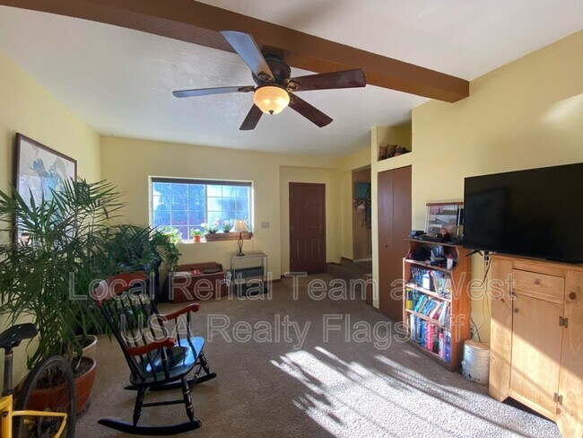 Building Photo - 1620 N Sunset Dr