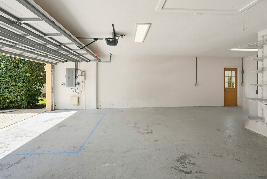 Building Photo - 4423 Shark Dr