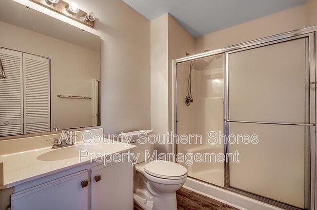 Building Photo - 1192 River Oaks Dr