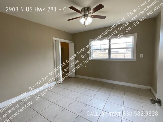 Building Photo - *AVAILABLE NOW* Amazing 1 Bedroom Unit in ...