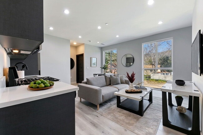 Building Photo - 13637 N Fellows Ave