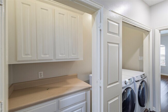 Building Photo - 7135 Harmony Cove