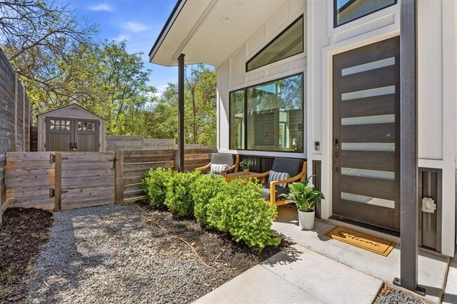 Building Photo - 1168 Ridgeway Dr