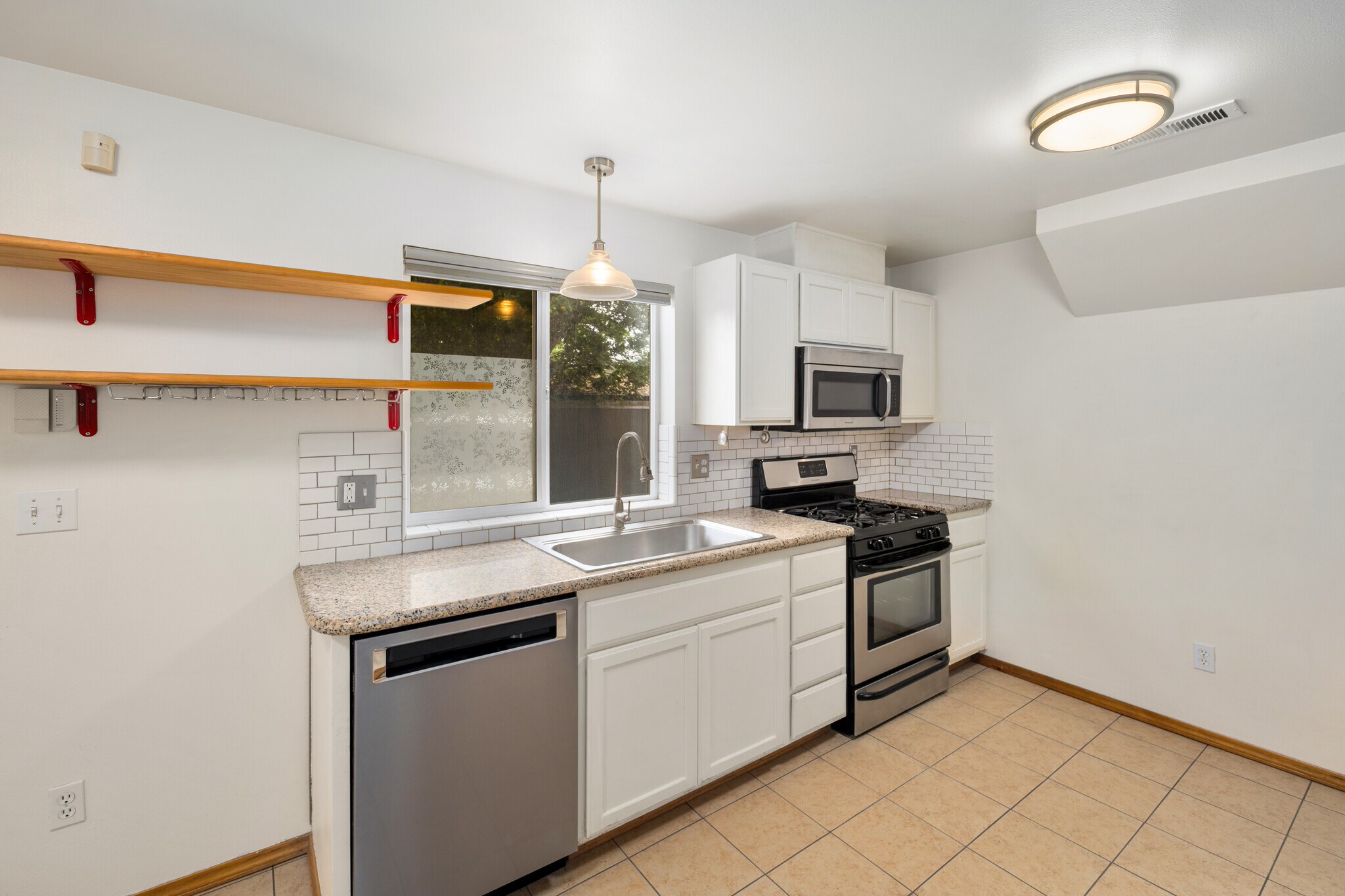 Building Photo - 8823 Delridge Way SW