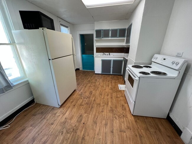 Building Photo - Beautiful 2 bed house