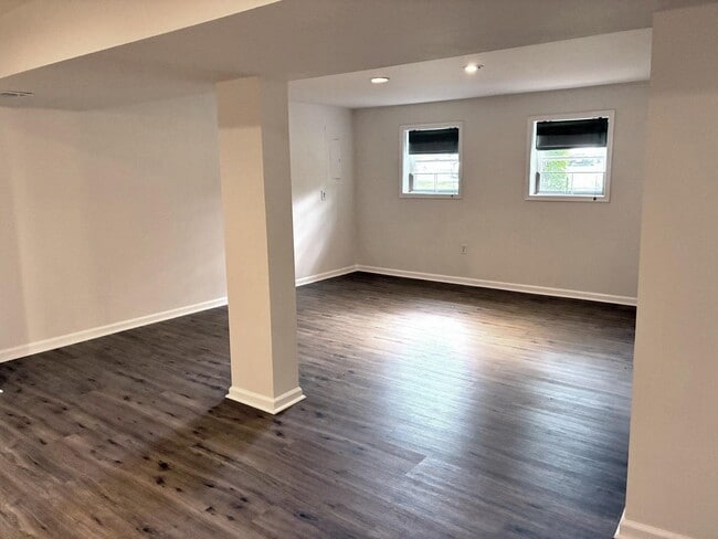 Building Photo - 111 Everette Pl