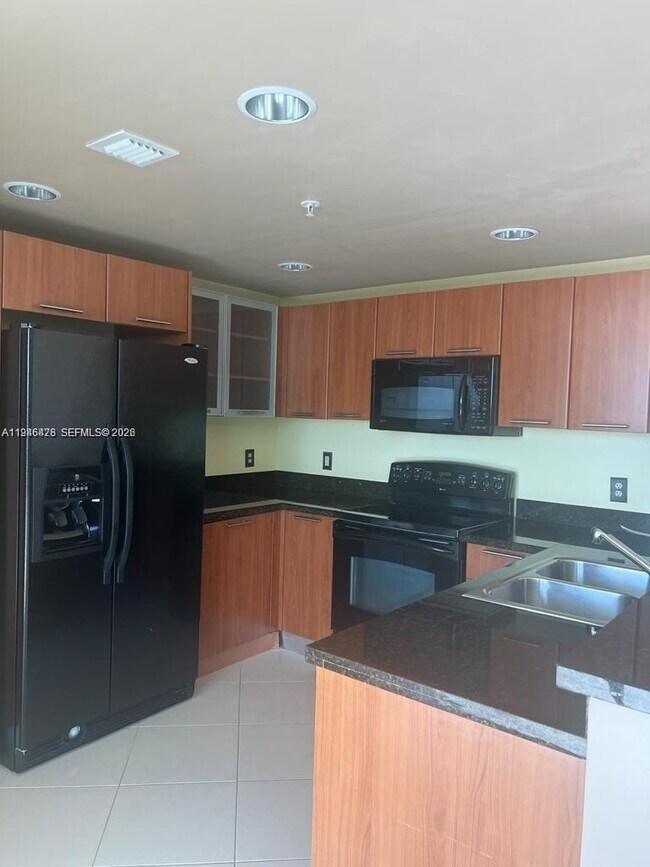 Building Photo - 2021 SW 3rd Ave