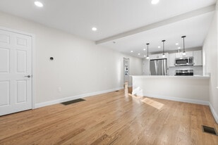 Building Photo - 322 Jefferson Ave