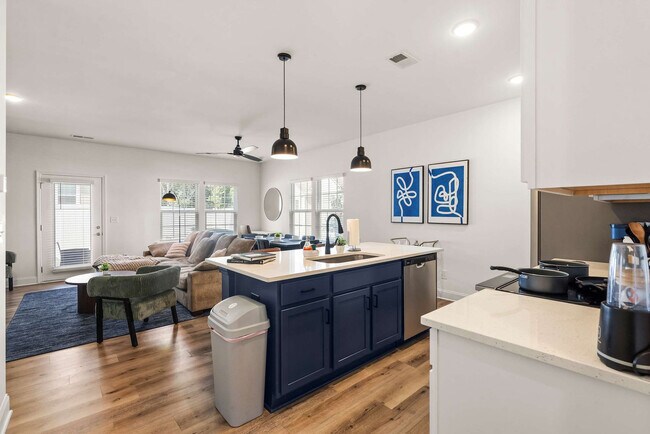 Building Photo - 8021 Brightside Dr