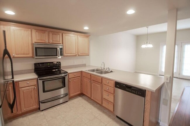 Building Photo - 1932 Center St