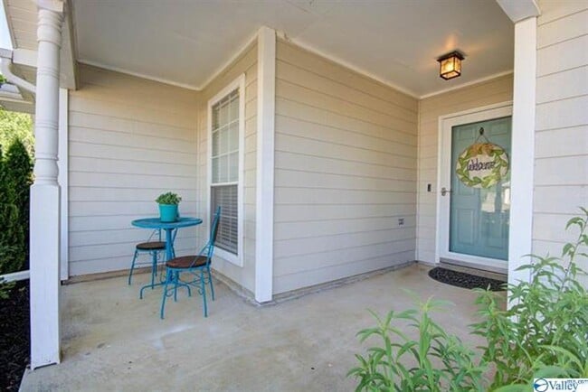 Building Photo - THREE BEDROOM/TWO BATH SPACIOUS RANCH - GR...
