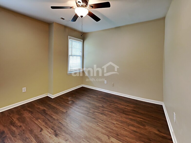 Building Photo - 2304 Water Lilly Way