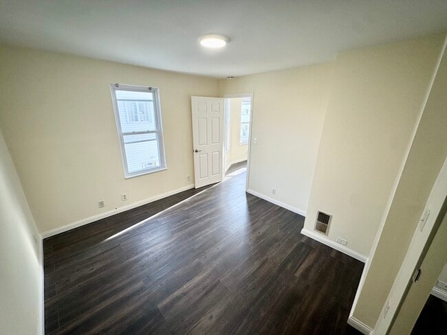 Building Photo - 55 Myrtle St