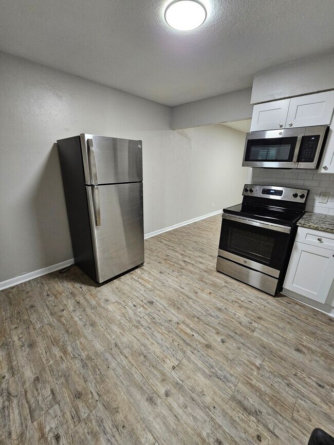 Building Photo - Spacious 2BR Duplex in Fort Worth