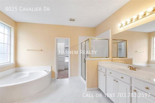 Building Photo - 8025 Cavalier Dr