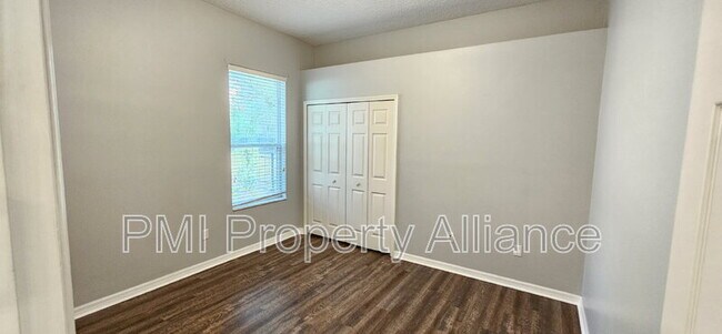 Building Photo - 640 Brookfield Pl