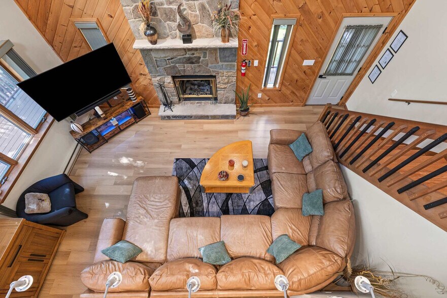 Building Photo - 2174 Lakeview Dr E