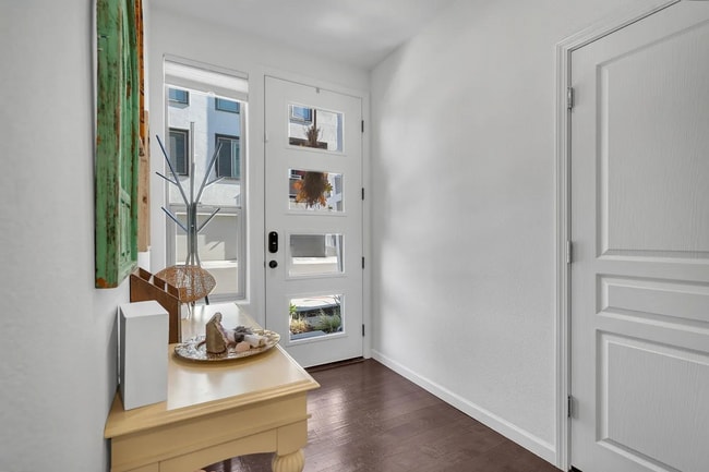 Building Photo - Beautiful Energy Efficient Hayward Townhome w/ Modern Updates