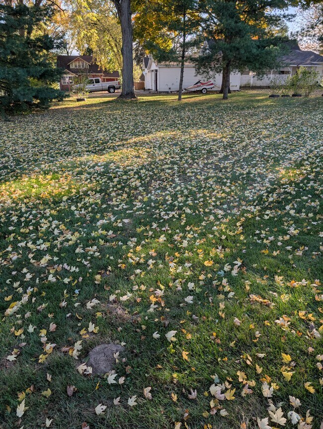 Building Photo - 401 W Walnut St