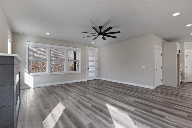 Building Photo - 3 Pickering Dr