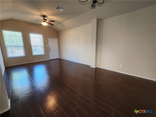 Building Photo - 538 Creekside Cir