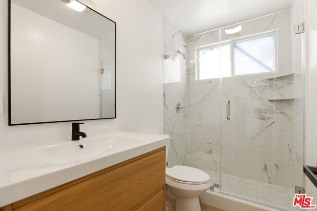 Building Photo - 352 S Doheny Dr