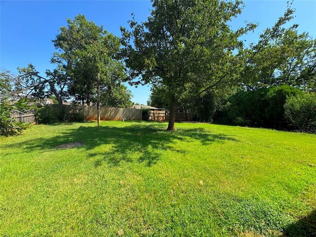 Building Photo - 345 Travis Cir