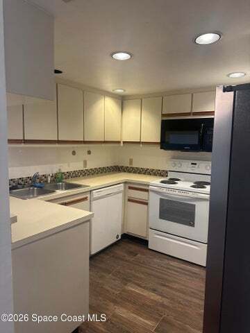 Building Photo - 1600 Woodland Dr