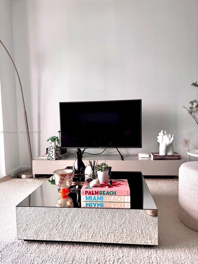 Building Photo - 460 NE 28th St