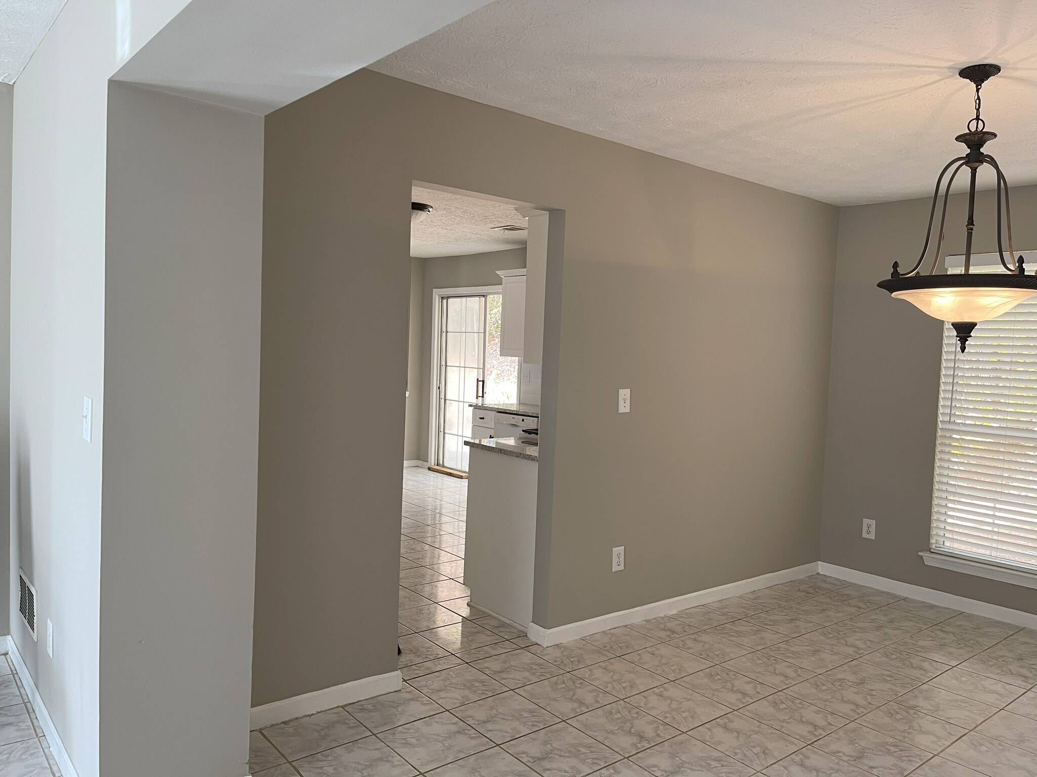 Building Photo - 3790 Oak Park Dr