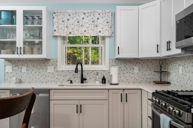 Building Photo - Tranquil Waters - Furnished Monthly Rental