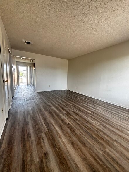 Building Photo - 4801 Rainbow Cir
