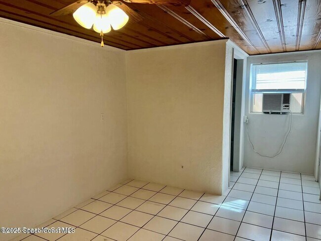 Building Photo - 441 Vickers St