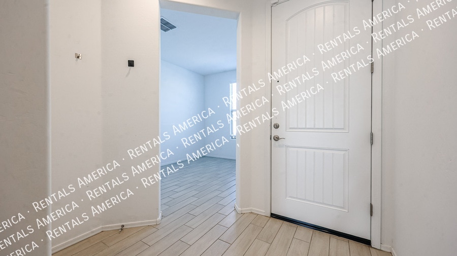 Building Photo - 15689 W Woodlands Ave