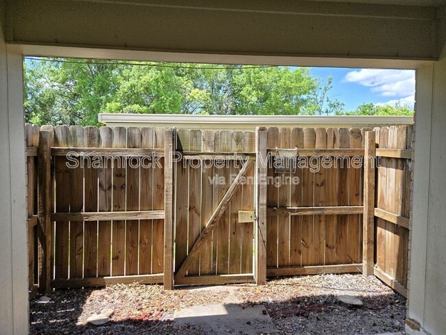 Building Photo - 911 Lancelot Cir