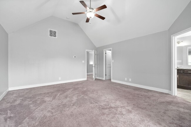 Building Photo - Pet Friendly Four Bedroom with Bonus!