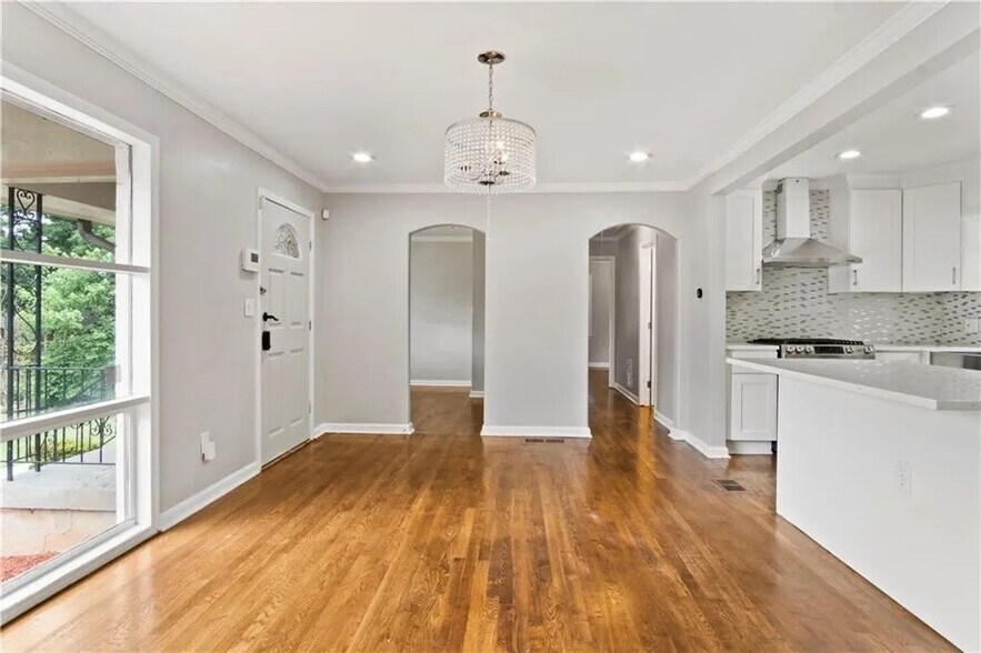 Building Photo - Room in House on Patricia Dr